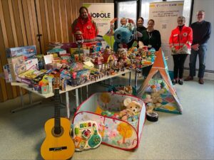 photo collecte de jouets pour la croix rouge